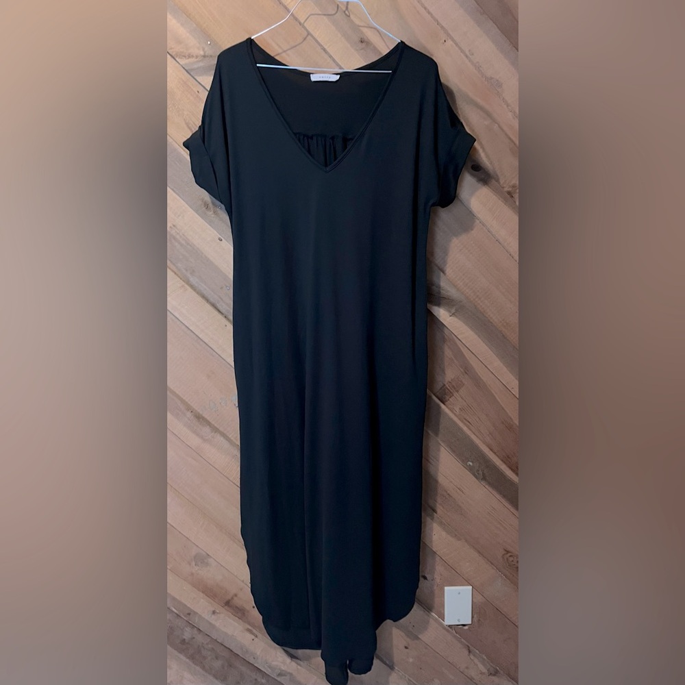Great fabric, nice weight and movement flattering. Stretchy with pockets. A fave